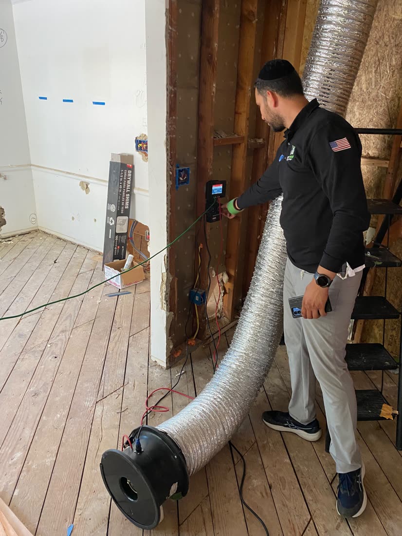 Rough duct leakage test with a Duct Blaster in an open-frame build